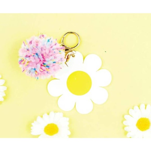 Daisy Darling Keychain - Picture 3 of 4